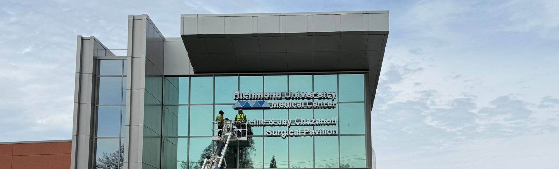 Commercial sign installation in NJ, Eastern PA and NYC